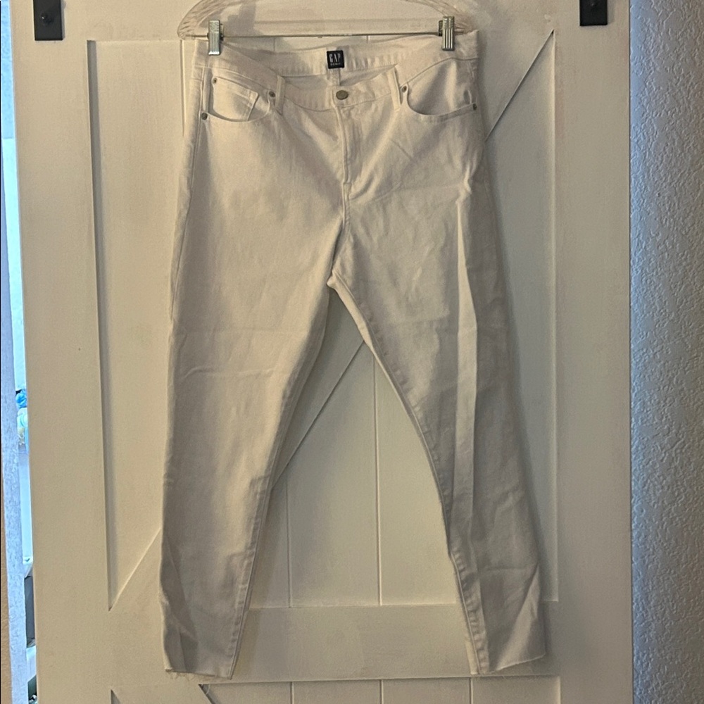 GAP Women's White Jeans